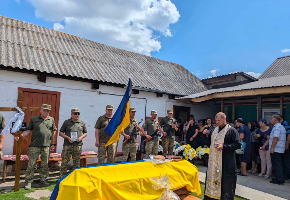 Два роки між надією і болем: на Волині попрощалися із захисником Петром Якимовим