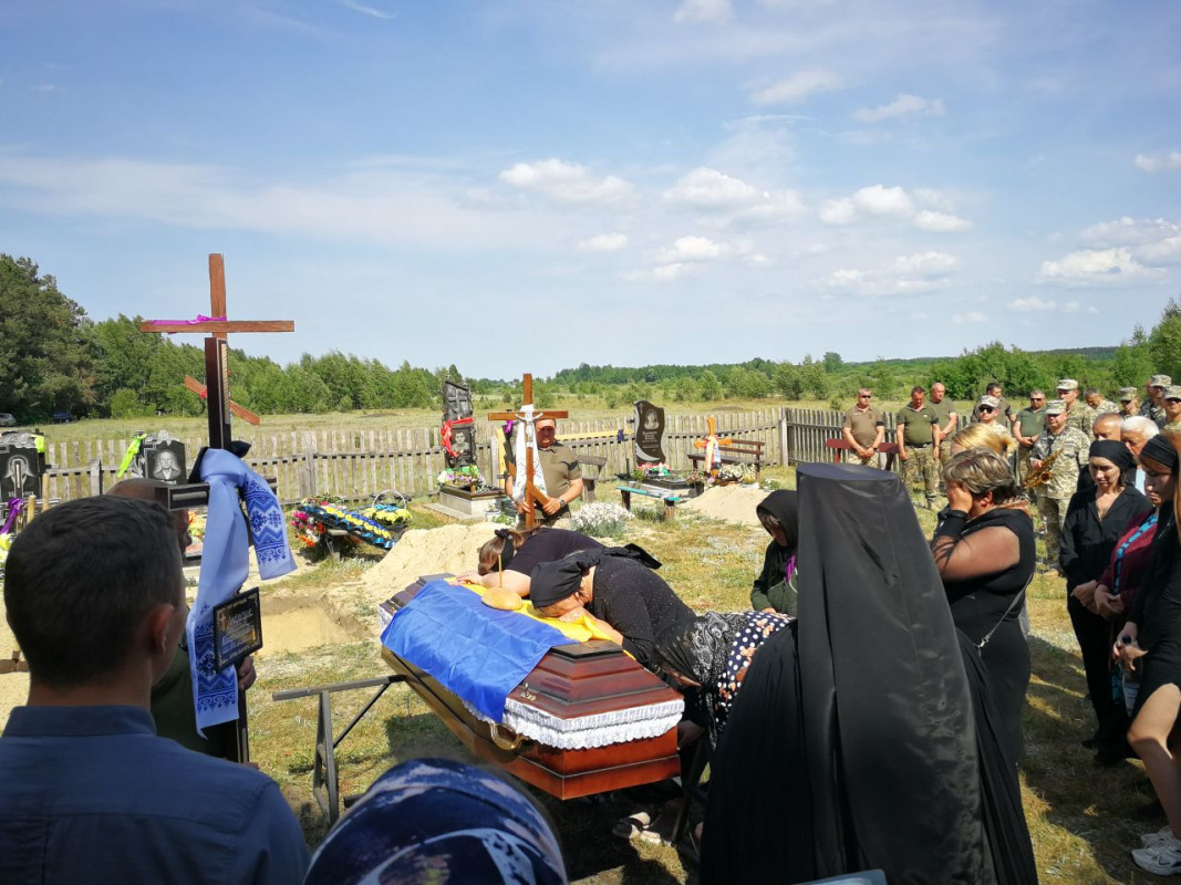 Понад півроку вважався зниклим безвісти: на Волині поховали Героя Олексія Омельчука