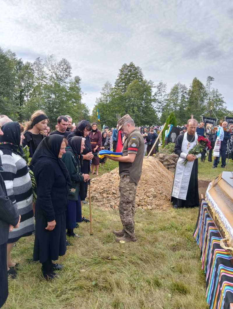 Не встиг створити сім’ю і потішити батьків онуками: на Волині поховали молодого Героя Андрія Денисюка
