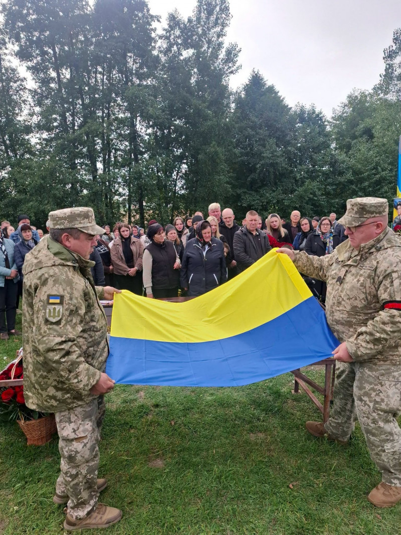 Волиняни попрощалися із захисником Олександром Пінчуком, який понад два роки вважався зниклим безвісти
