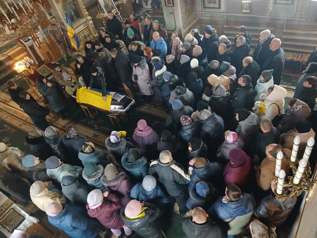 Загинув понад рік тому: на Волині провели в останню дорогу захисника Руслана Меріду