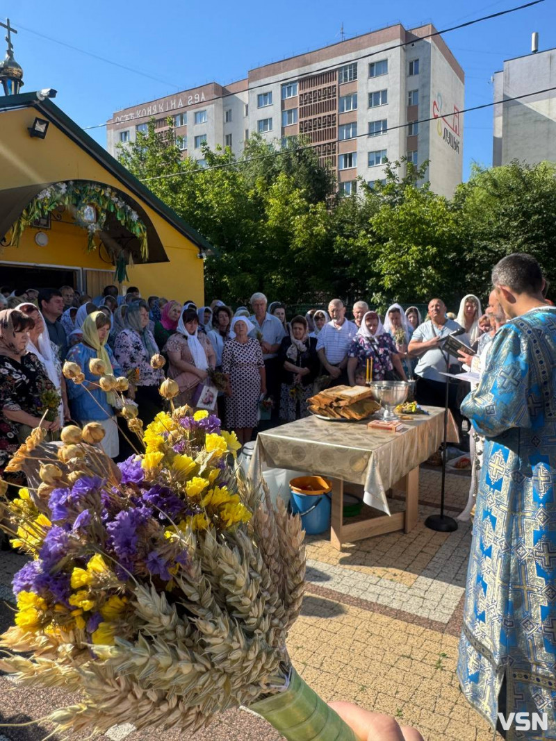 Як у луцькому храмі освячували мак та мед. Фоторепортаж
