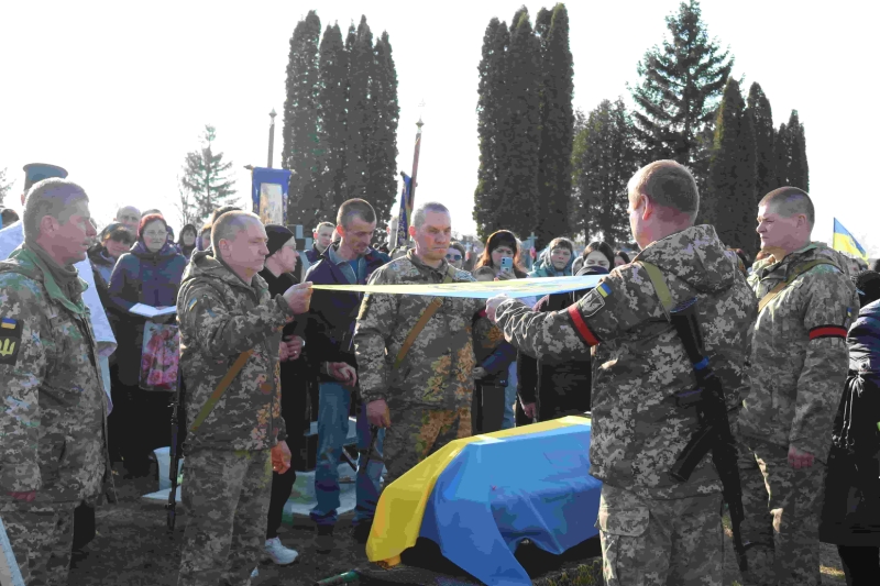 Громада на Волині провела в останню земну дорогу свого захисника Івана Шваївського