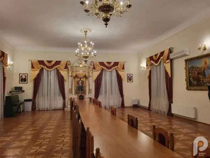 Порожні зали, сміття і зірване майно: що залишила УПЦ МП в Успенському соборі у Володимирі. Фото