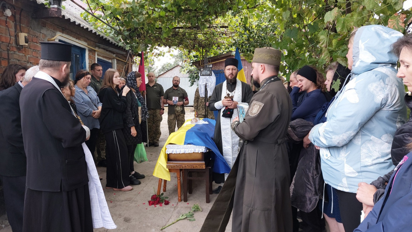 Три місяці боротьби за життя: на Волині провели в останню дорогу захисника Олександра Гуля