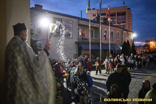 Як у Луцьку освячували кошики напередодні Великодня