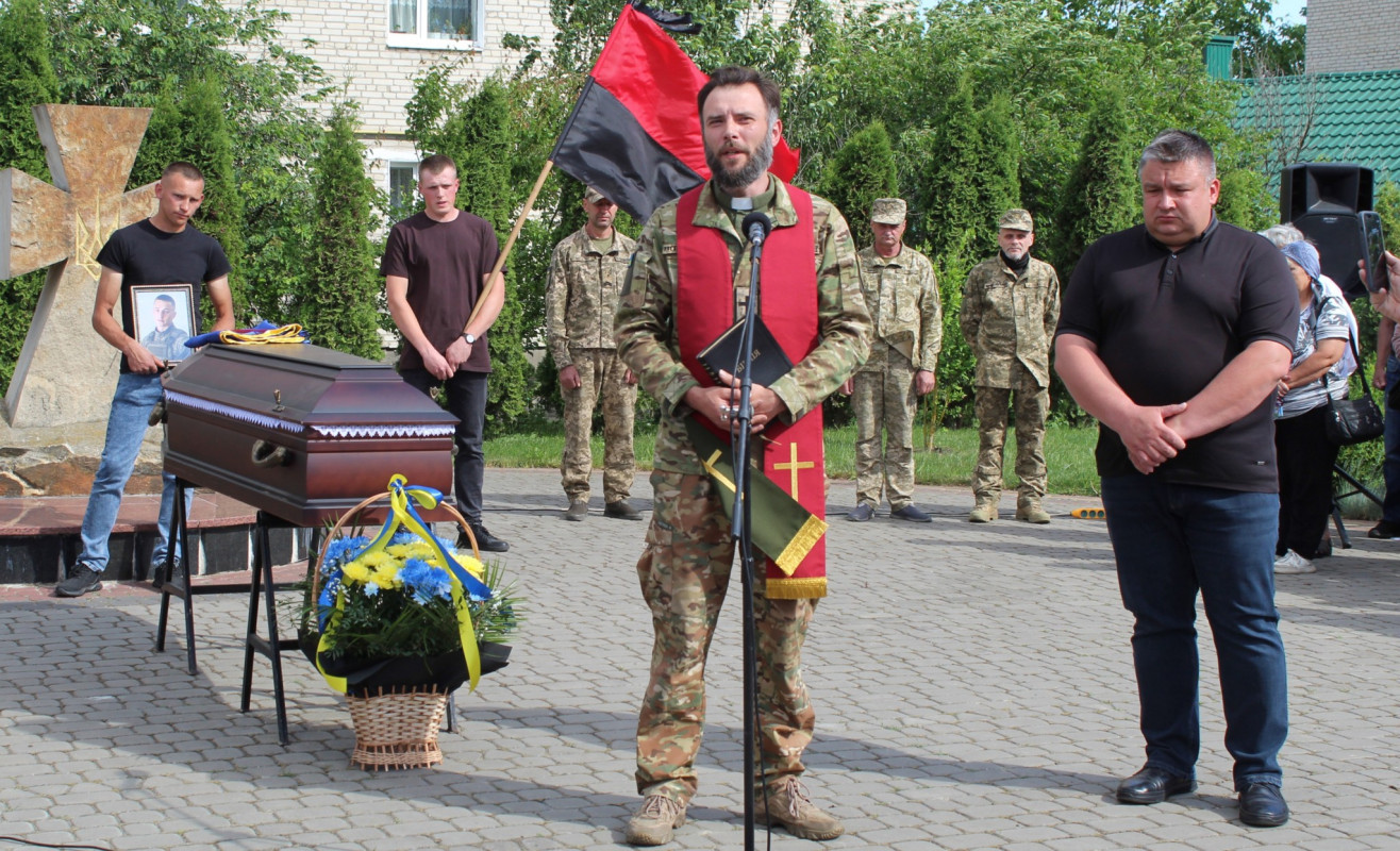 «Врятував побратима ціною власного життя»: на Волині попрощалися з 25-річним Героєм Андрієм Лавренчуком