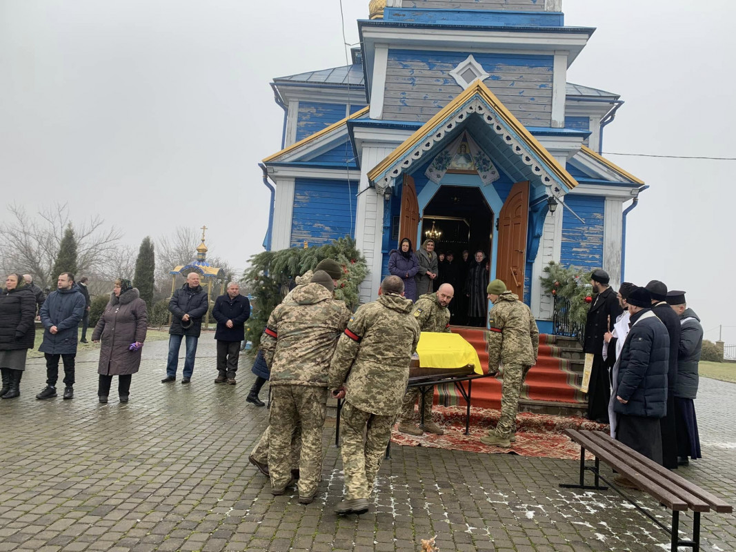 Життя обірвалося від численних травм: на Волині попрощалися із захисником Юрієм Сапіжуком