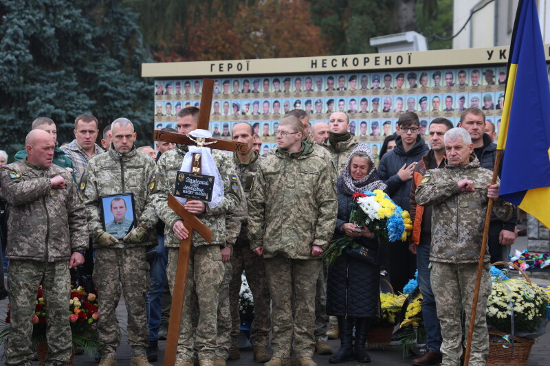 У храмі стояли три труни: у Луцьку попрощалися з Героями Олегом Березовським, Олегом Годлевським та Василем Мельничуком