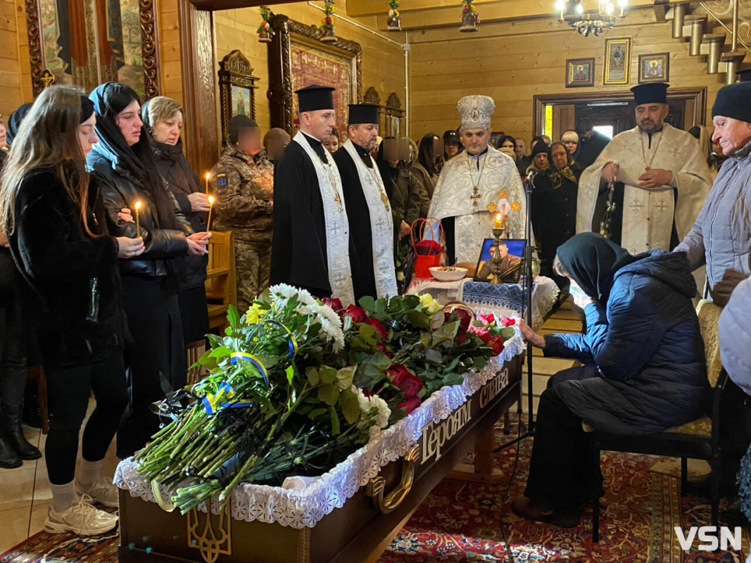 Йому було лише 29 років: Володимир із глибоким сумом прощався з Героєм - Євгенієм Піндасом