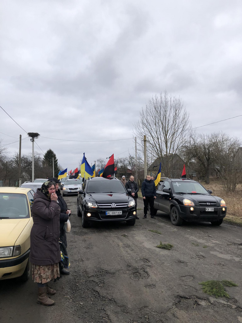 Рано втратив батьків: на Волині попрощалися із молодим Героєм Тарасом Сохацьким