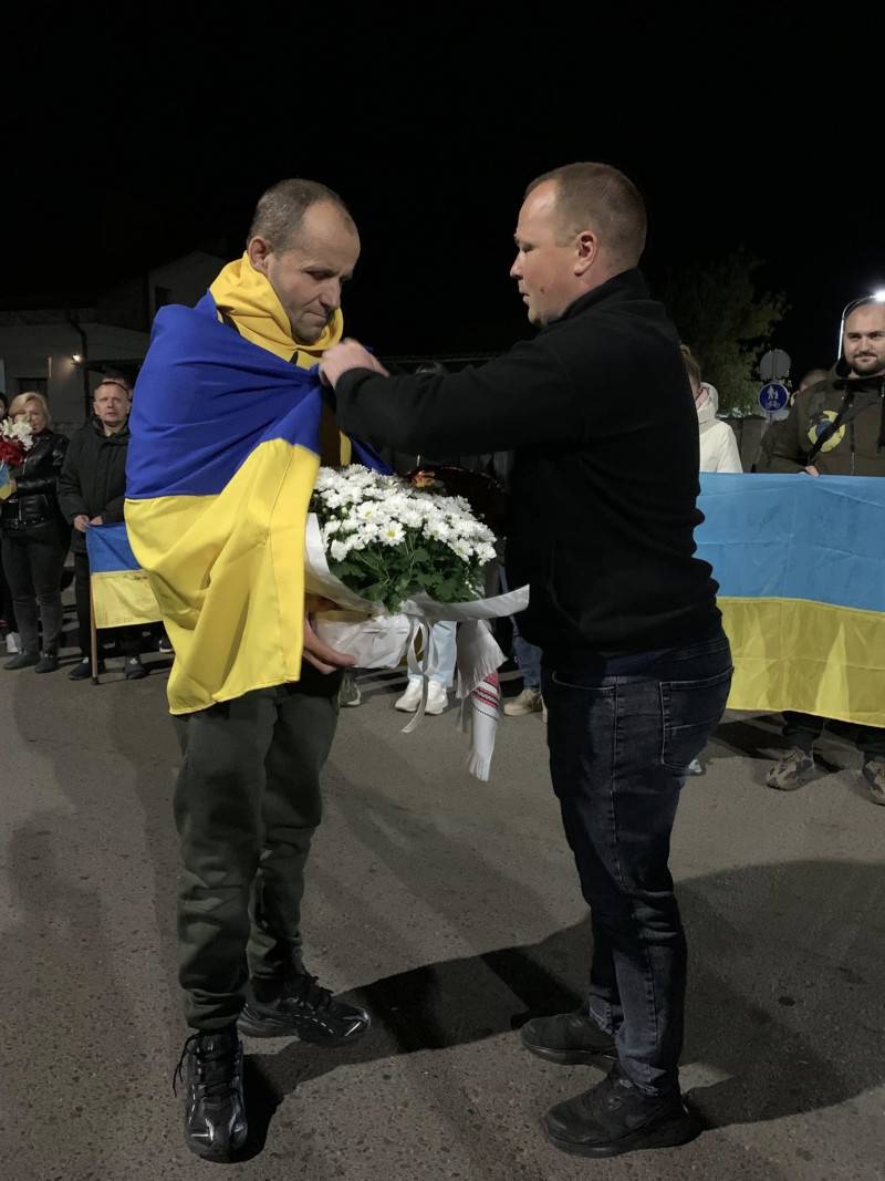 Після довгих місяців полону додому на Волинь повернувся захисник Василь Кулачук