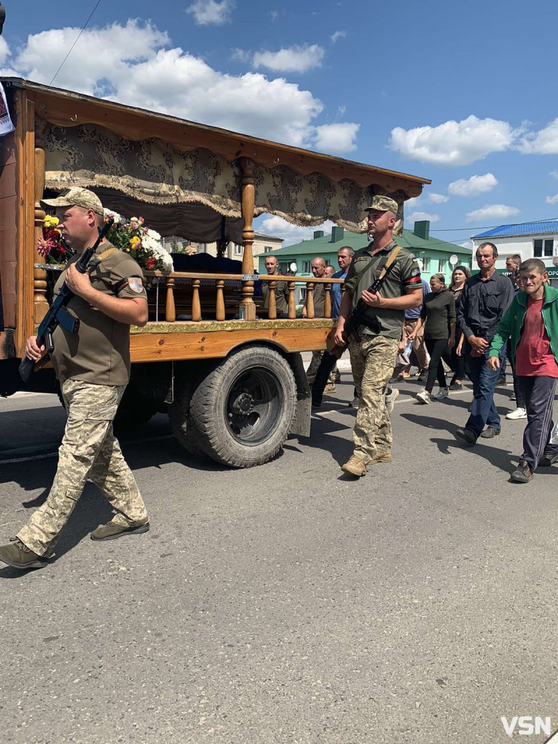 Недавно був вдома: у громаді на Волині попрощалися із 42-річним Героєм Юрієм Макаруком