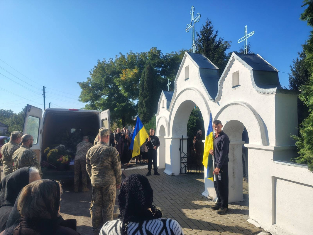 Йому назавжди 29: на Волині провели в останню путь Героя Дмитра Різника