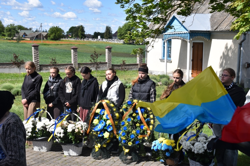 Два роки вважався безвісти зниклим: на Волині попрощалися з Героєм Віктором Шоломом