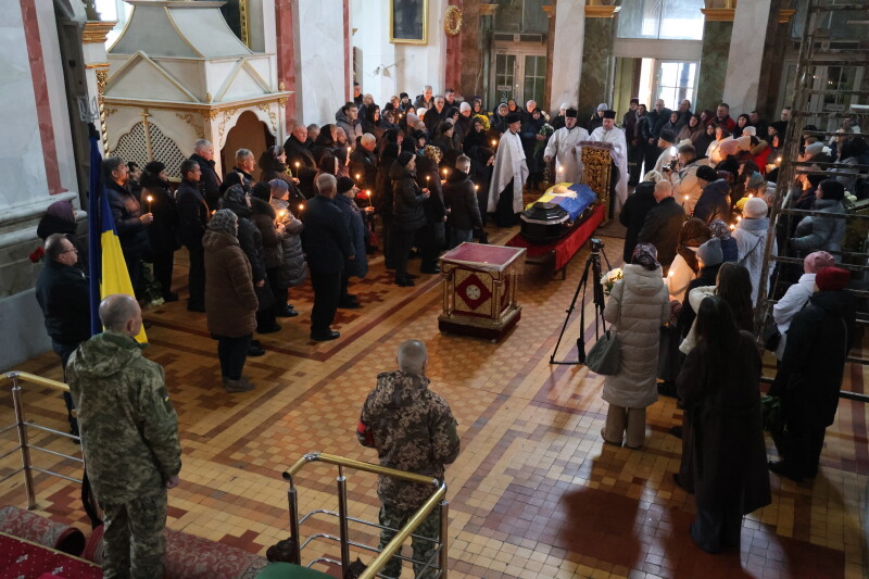 Загинув понад рік тому: у Луцьку попрощалися з військовослужбовцем Сергієм Мацюком