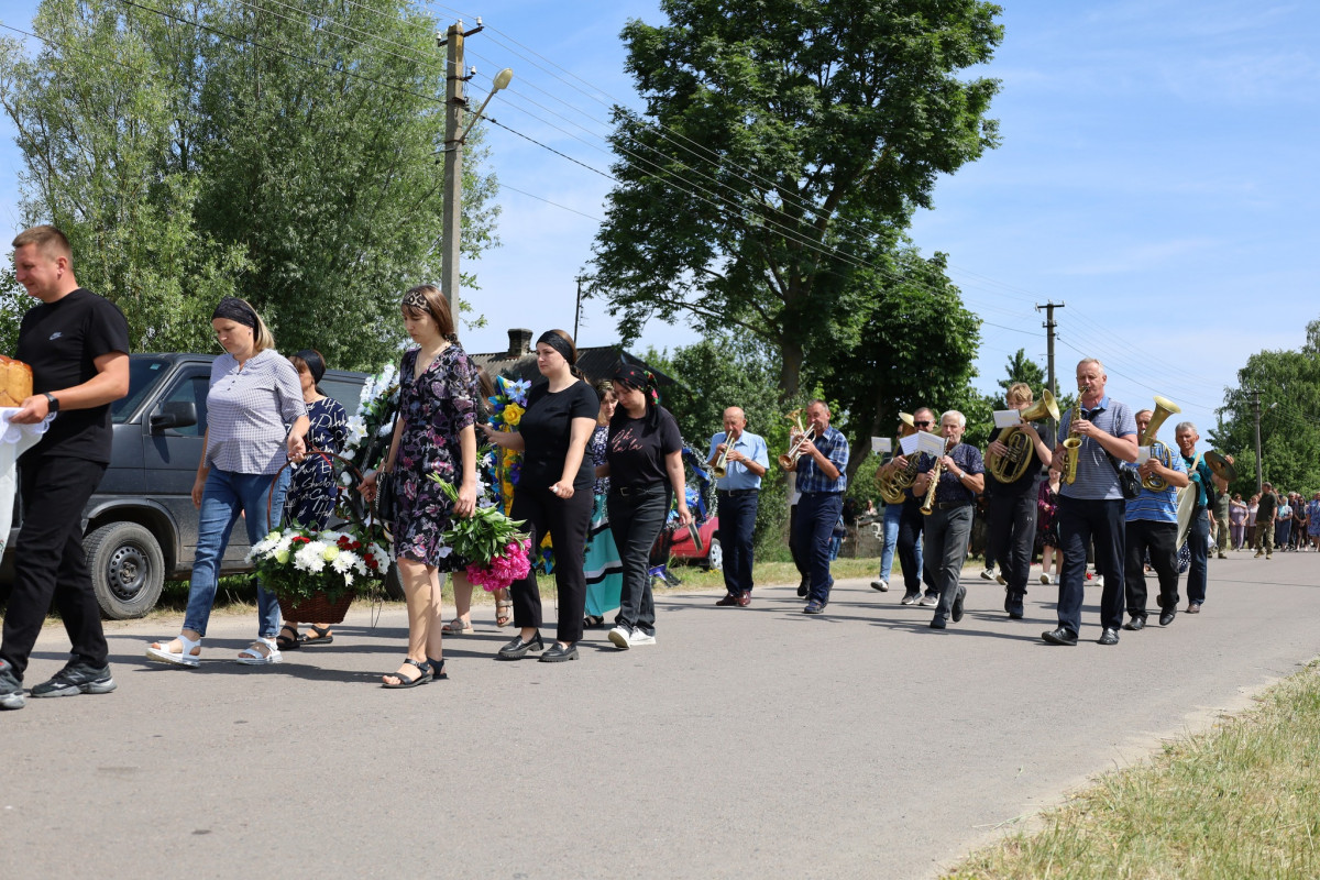 Після поранення повернувся до мирного життя, однак серце зупинилося: на Волині поховали молодого захисника Павла Марчука