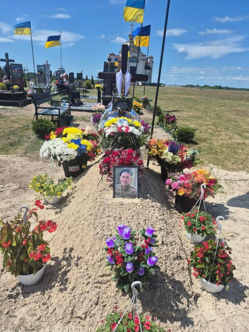 На Волині провели в останню путь воїна Анатолія Кривоша, який з перших днів повномасштабного вторгнення боронив Україну