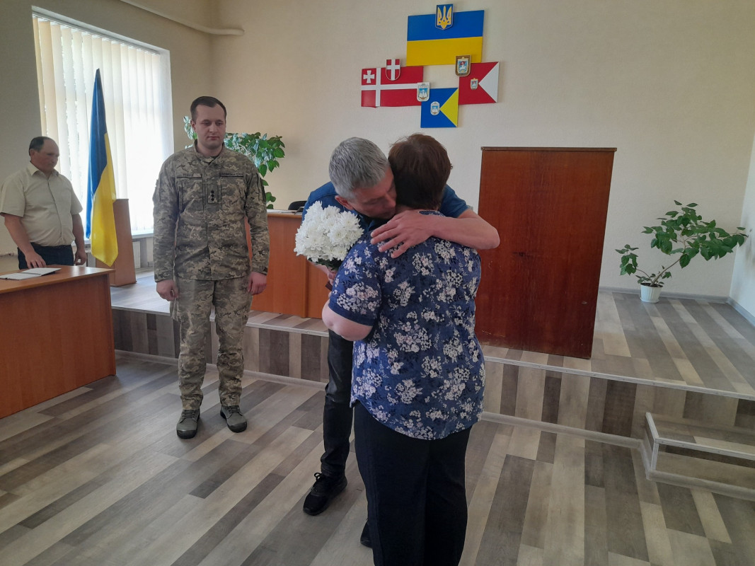 Останній дзвінок до родини був 10 липня, а через кілька днів він загинув: сестрі Героя з Волині вручили його посмертну нагороду