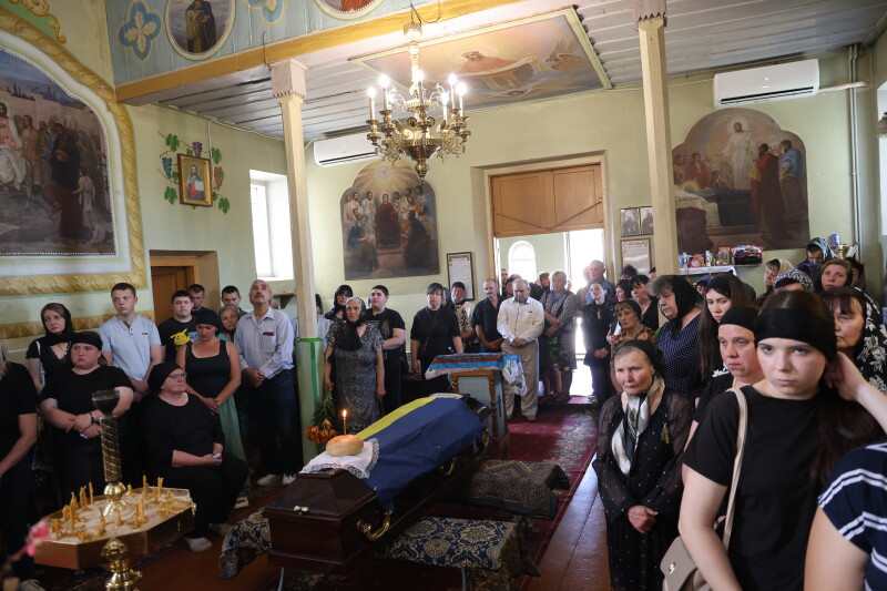 Вважався зниклим безвісти: у Луцькій громаді в останню дорогу провели захисника Юрія Клевця