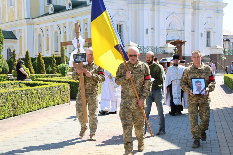 У Луцьку попрощалися з Героєм Андрієм Ющиком, який загинув понад рік тому
