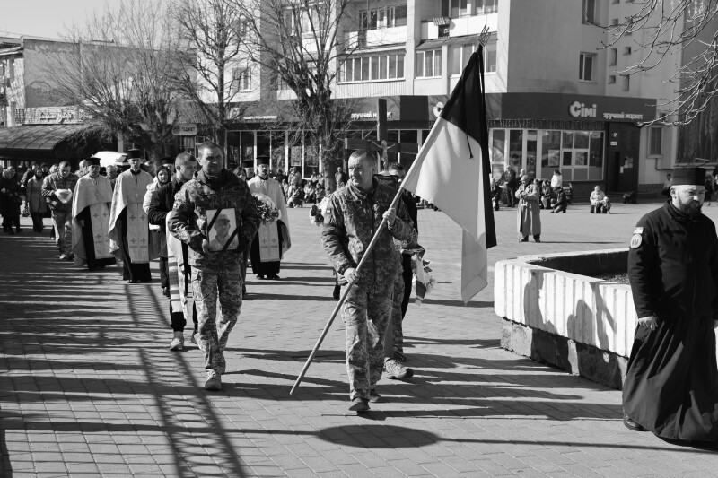 Загинув на Донеччині: у Луцьку попрощалися із Героєм Юрієм Криворучком