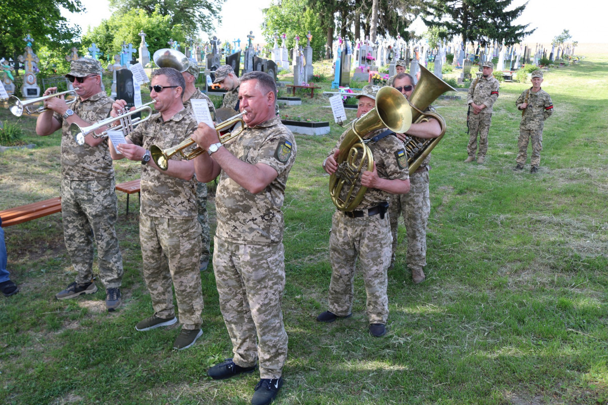 Понад 2 роки вважався зниклим безвісти: на Волині поховали воїна Віктора Миколайчука