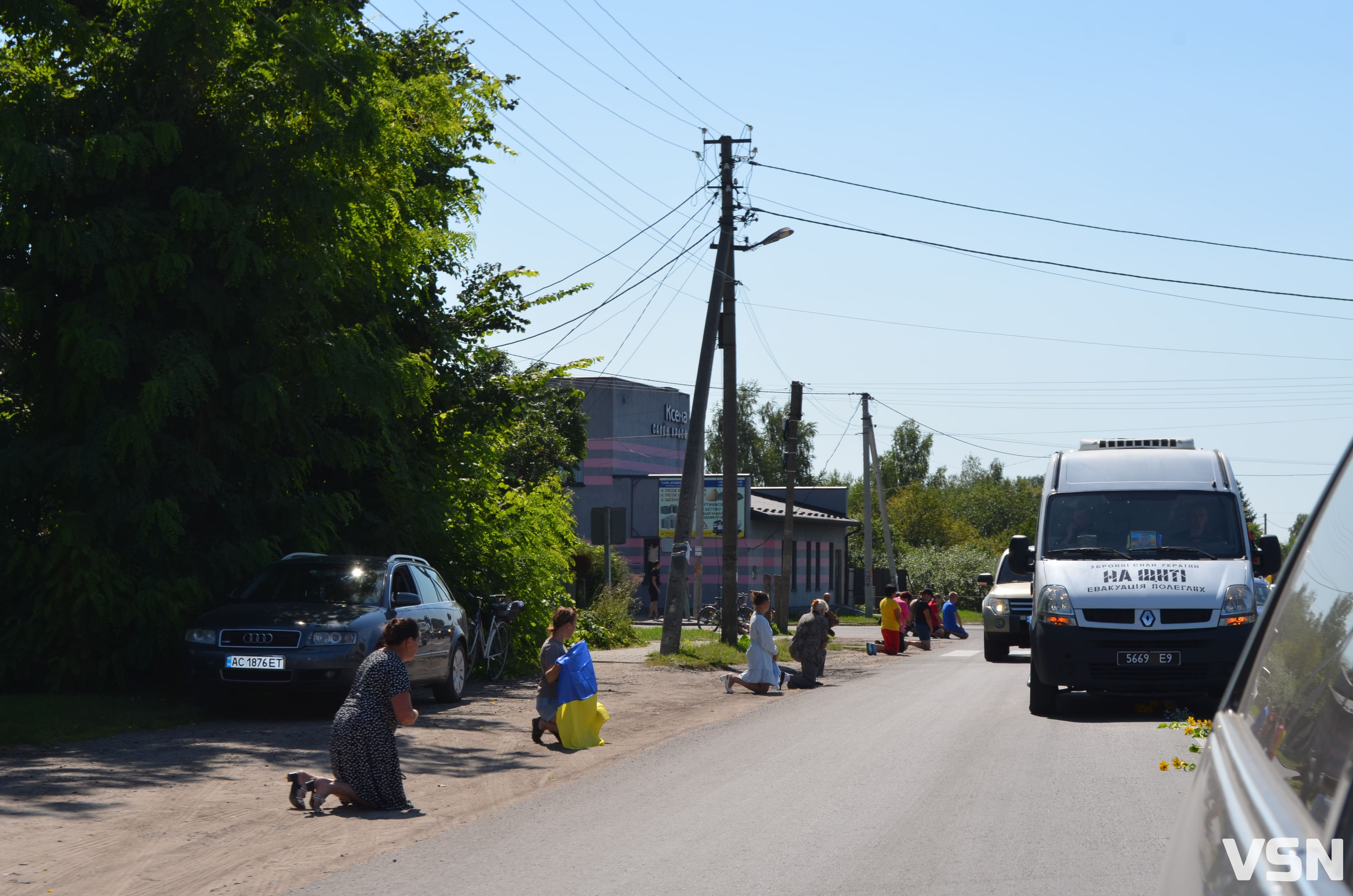 Сотні людей, прапори та квіти: востаннє додому повернувся Герой з Волині Степан Павлович