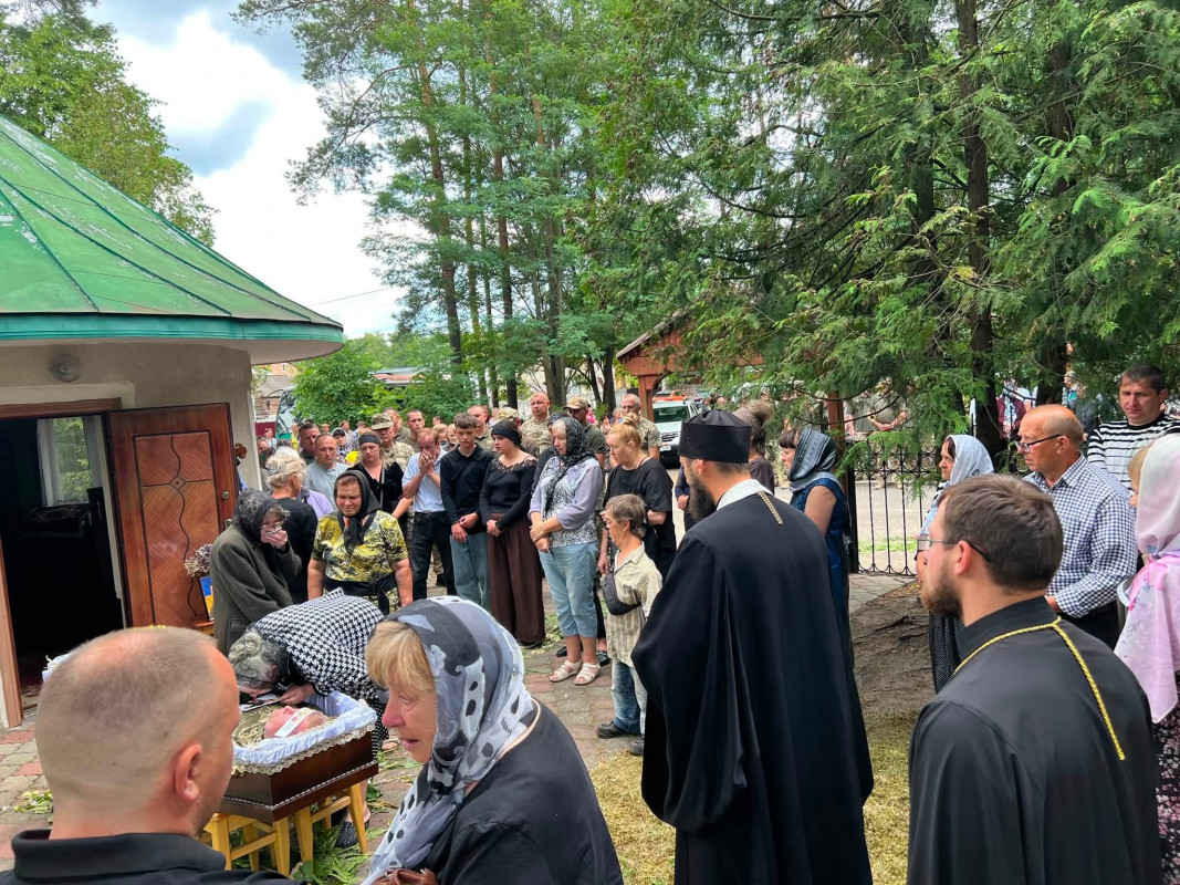 Мобілізували місяць тому: на Волині попрощалися із 40-річним захисником Дмитром Стасюком