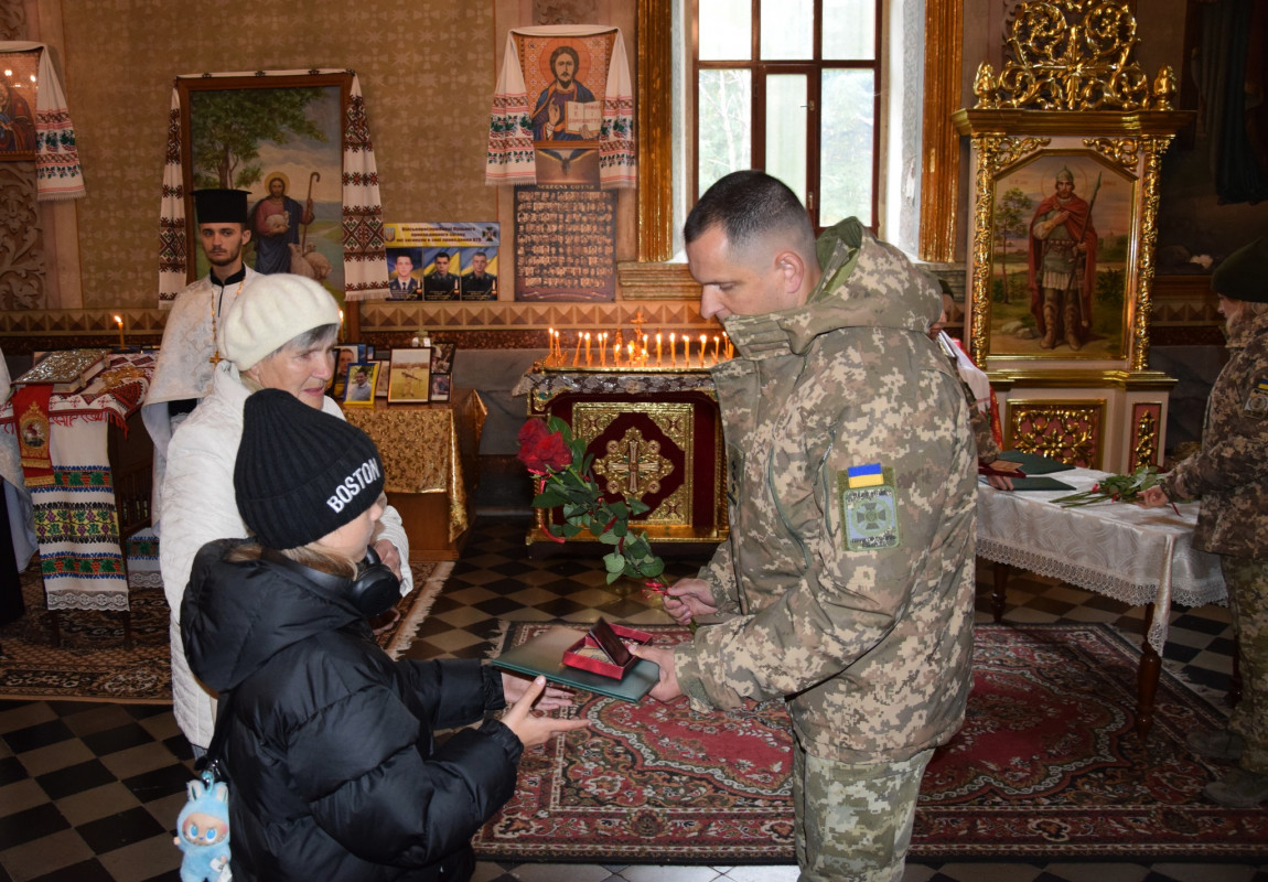 Загинули за Україну: рідним загиблих прикордонників з Волині вручили їхні посмертні нагороди