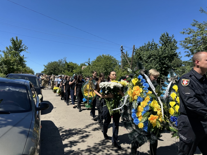 Поліцейський, що став Героєм: на Волині попрощалися з полеглим воїном Юрієм Кривошапкою