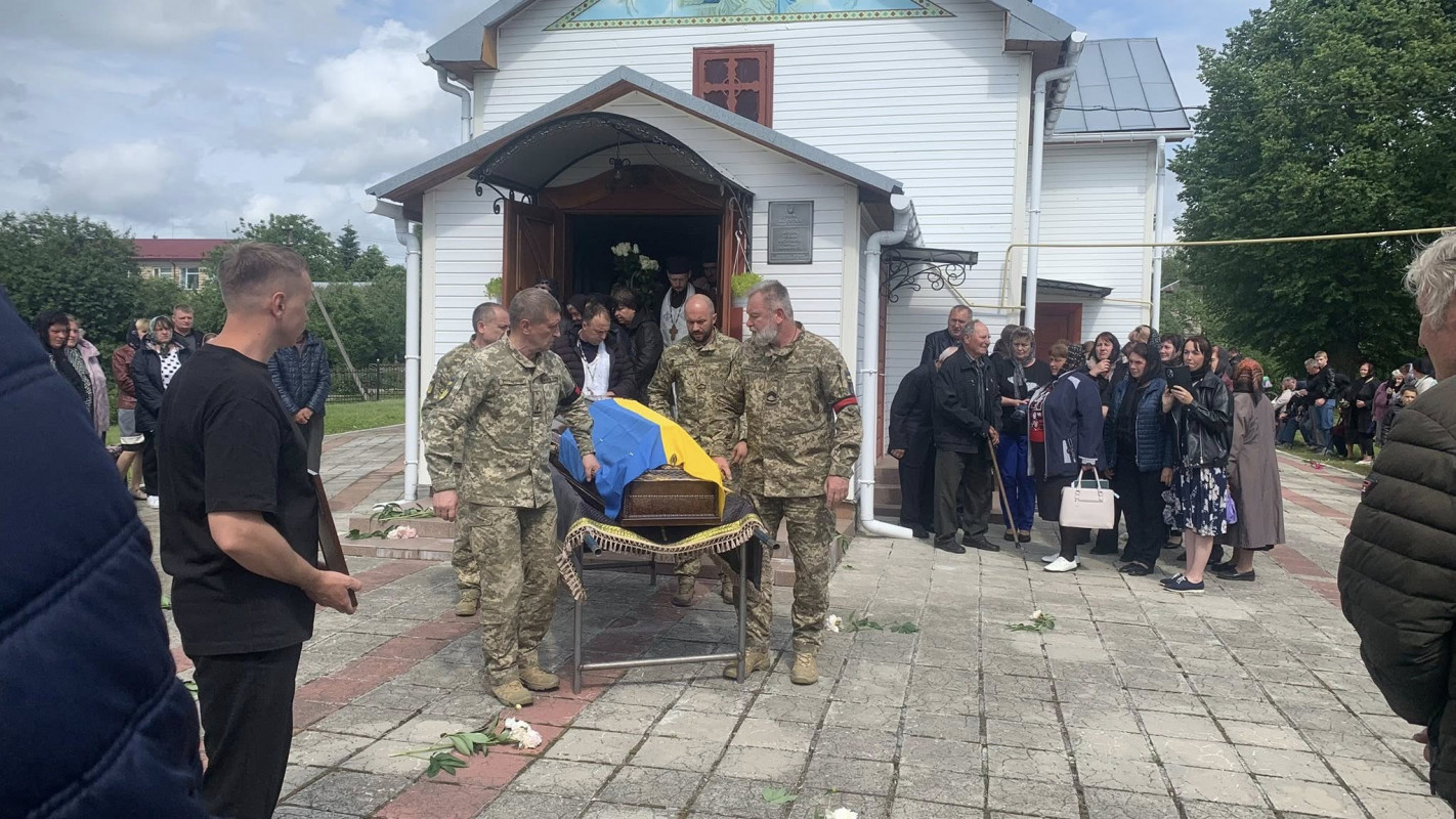 Довго сподівалися, що він живий: на Волині поховали Героя Василя Корінецького, який понад півтора року вважався зниклим безвісти