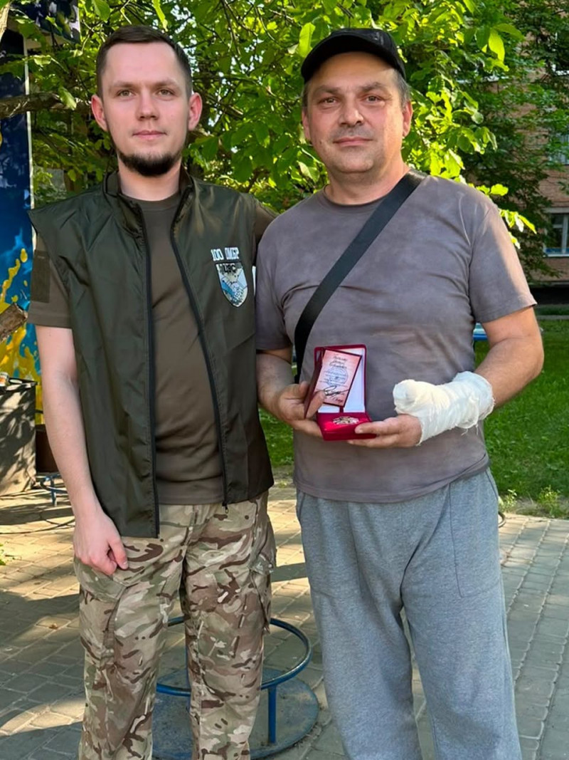 Поранених бійців 100-ї ОМБр відвідали у лікарнях та вручили почесні відзнаки
