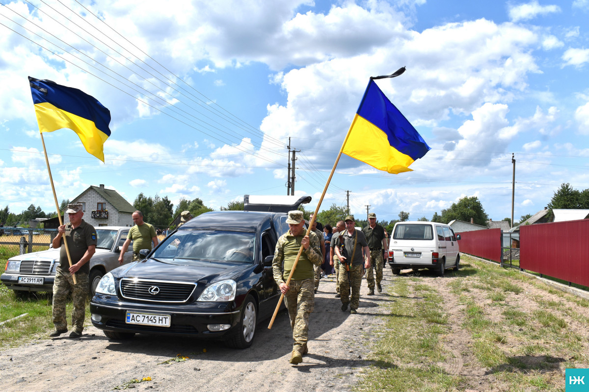 Замість омріяної відпустки додому Герой повернувся «на щиті»: на Волині в останню земну дорогу провели Валерія Баса