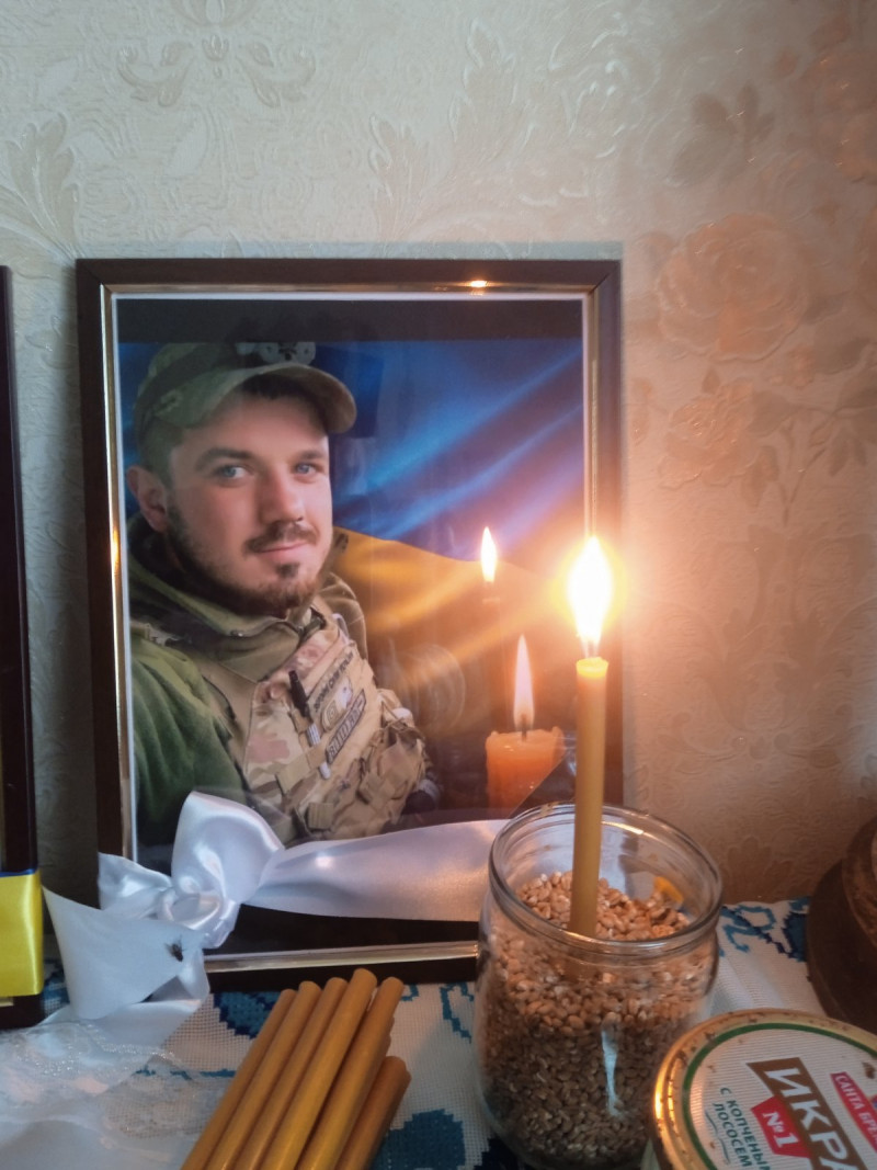 Попри зусилля медиків, життя воїна врятувати не вдалося: на Волині поховали 28-річного Героя Богдана Карвацького