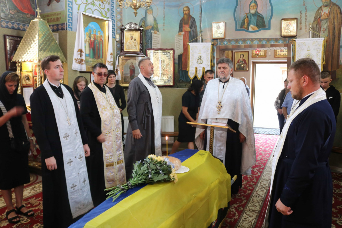 Навіки 30: на Волині в останню дорогу провели молодого військовослужбовця Віталія Прокопенка