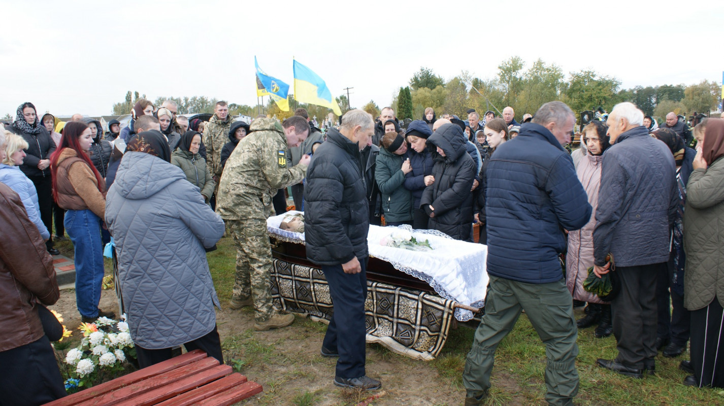 Світла людина зі щирим серцем: на Волині попрощалася з військовим Миколою Пахлею