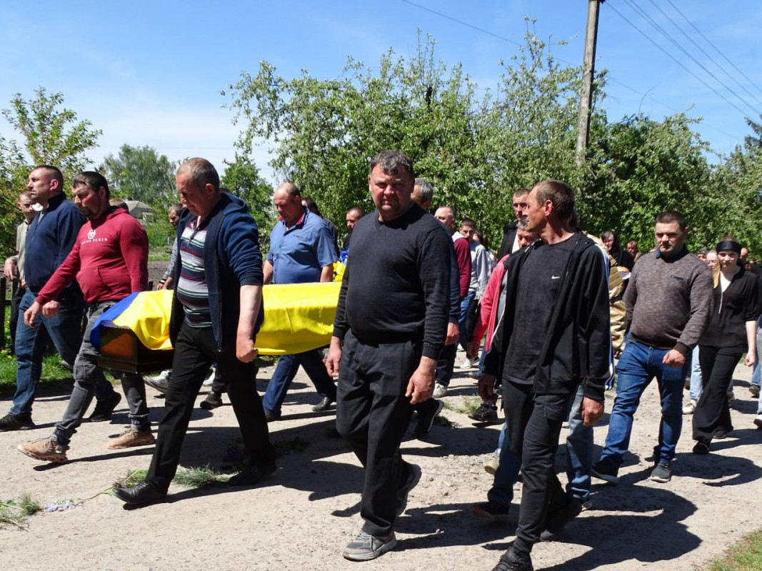 Родина дочекалася Героя - волиняни попрощалися із полеглим Героєм Василем Криницьким
