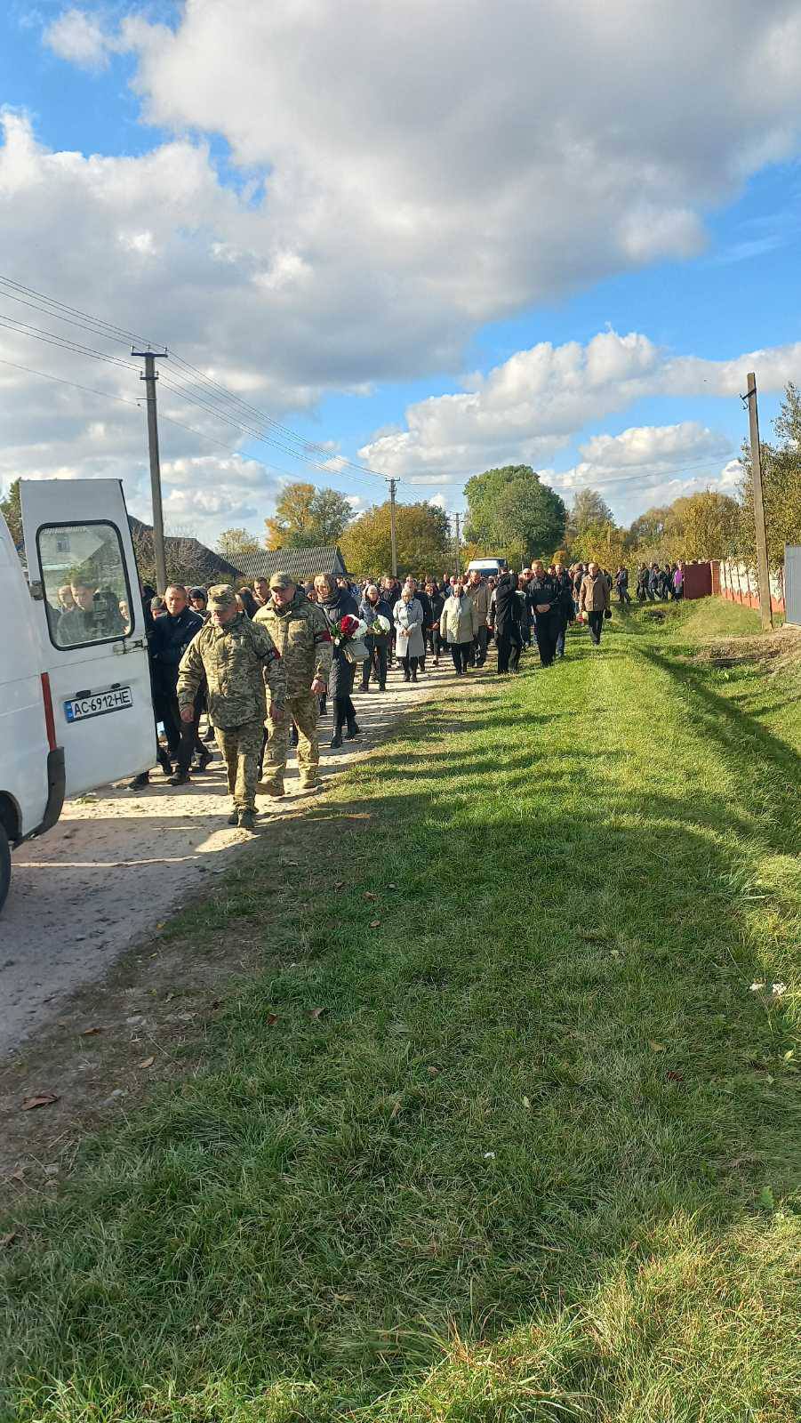 Йому було лише 28: на Волині провели в останню путь Героя Романа Ткачука