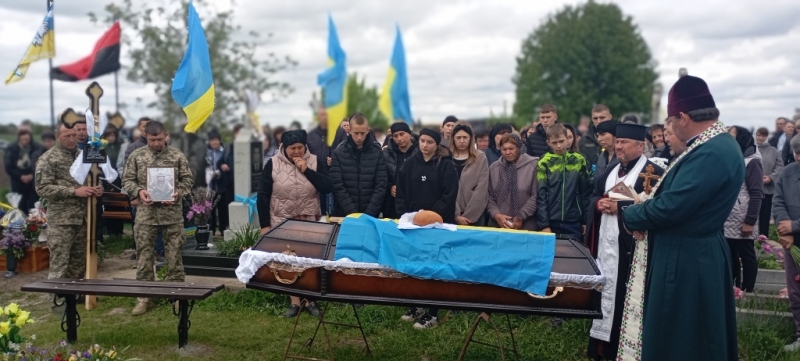 «Мужньо захищав від ворога свою країну»: на Волині в останню дорогу провели військовослужбовця Миколу Марчука