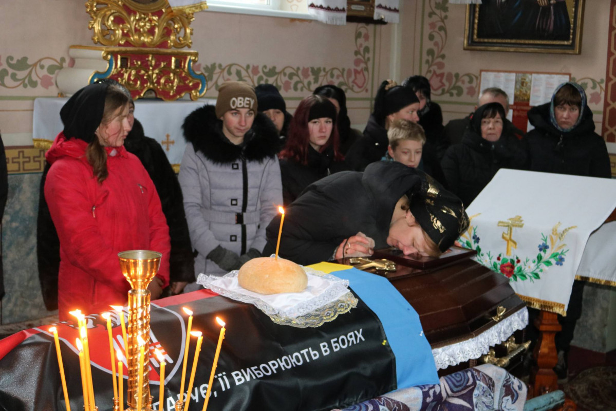 Жалоба у світле свято Різдва Христового: на Волині поховали Героя Валерія Тутиніна