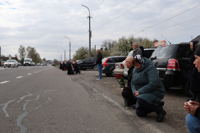 Загинув 15 місяців тому: у Луцькій громаді попрощалися з Героєм Анатолієм Бекасом. Фото