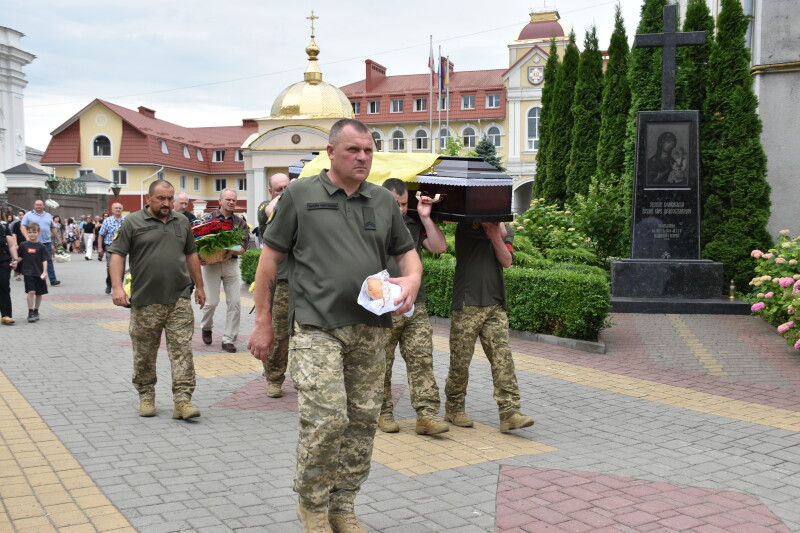 У Луцьку попрощалися із захисником України Олександром Іщуком