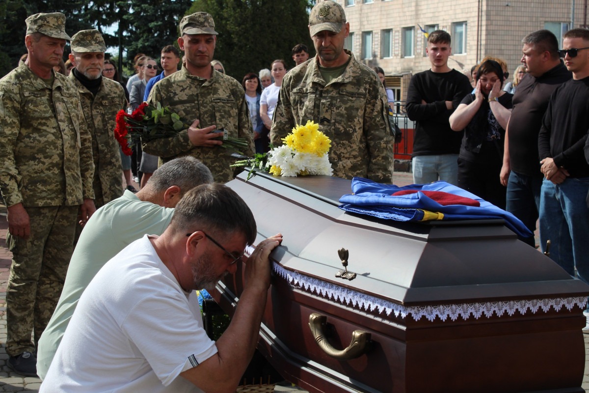 «Врятував побратима ціною власного життя»: на Волині попрощалися з 25-річним Героєм Андрієм Лавренчуком