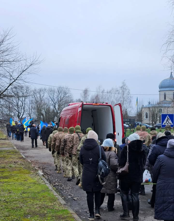 Найменший син ще тільки п'ятикласник: на Волині попрощалися із загиблим Героєм, багатодітним батьком Олександром Музикою