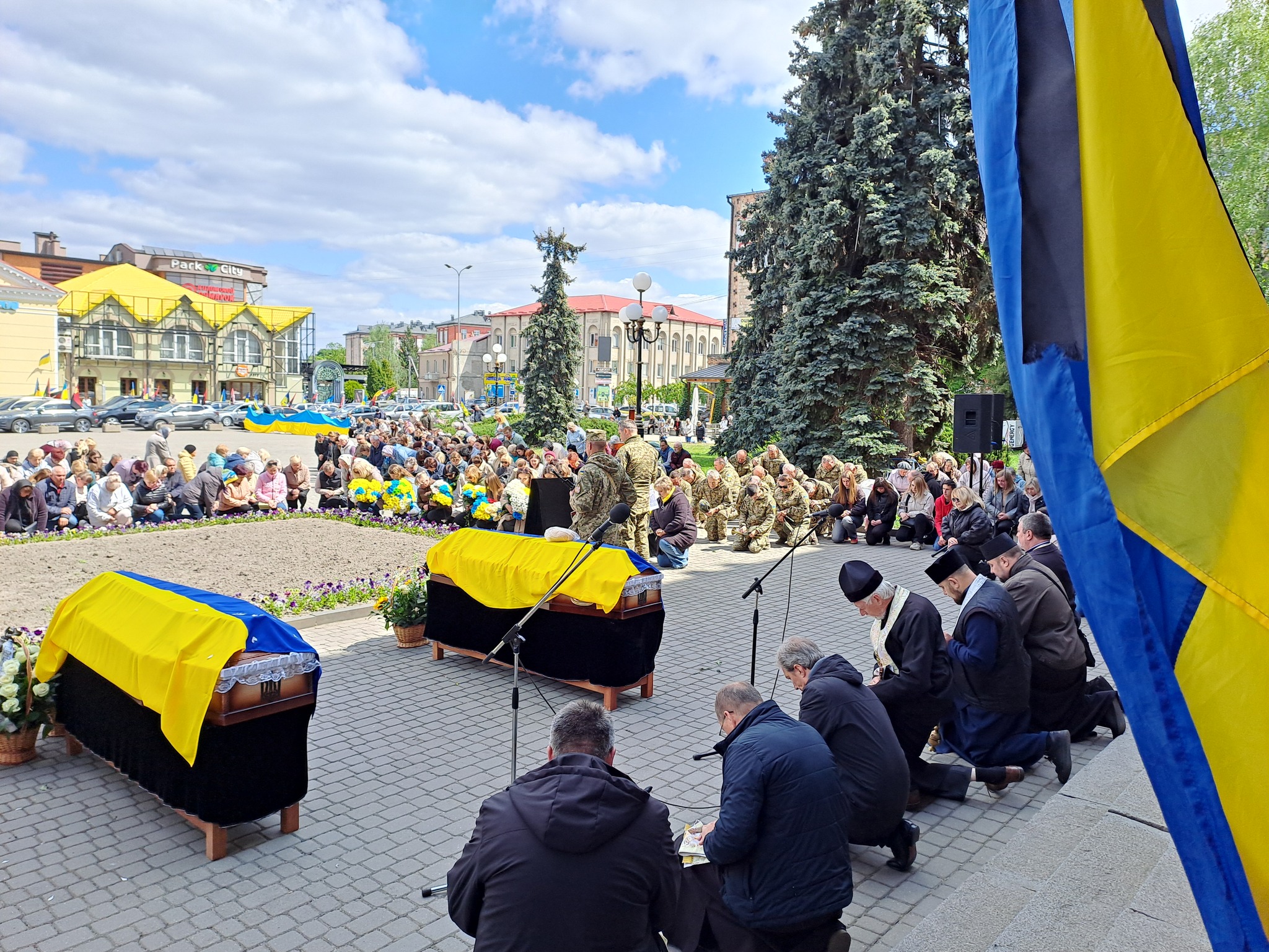 «Тато – моя душа, яку з мене вирвали»: на Волині в один день попрощалися з двома Героями - Максимом Плотніковим та Русланом Фатхудіновим