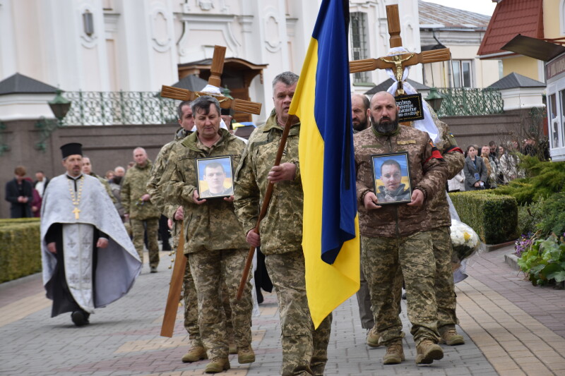 Загинули у 2024 році: у Луцьку попрощалися із двома Героями — Валентином Кравцем та Максимом Діковим