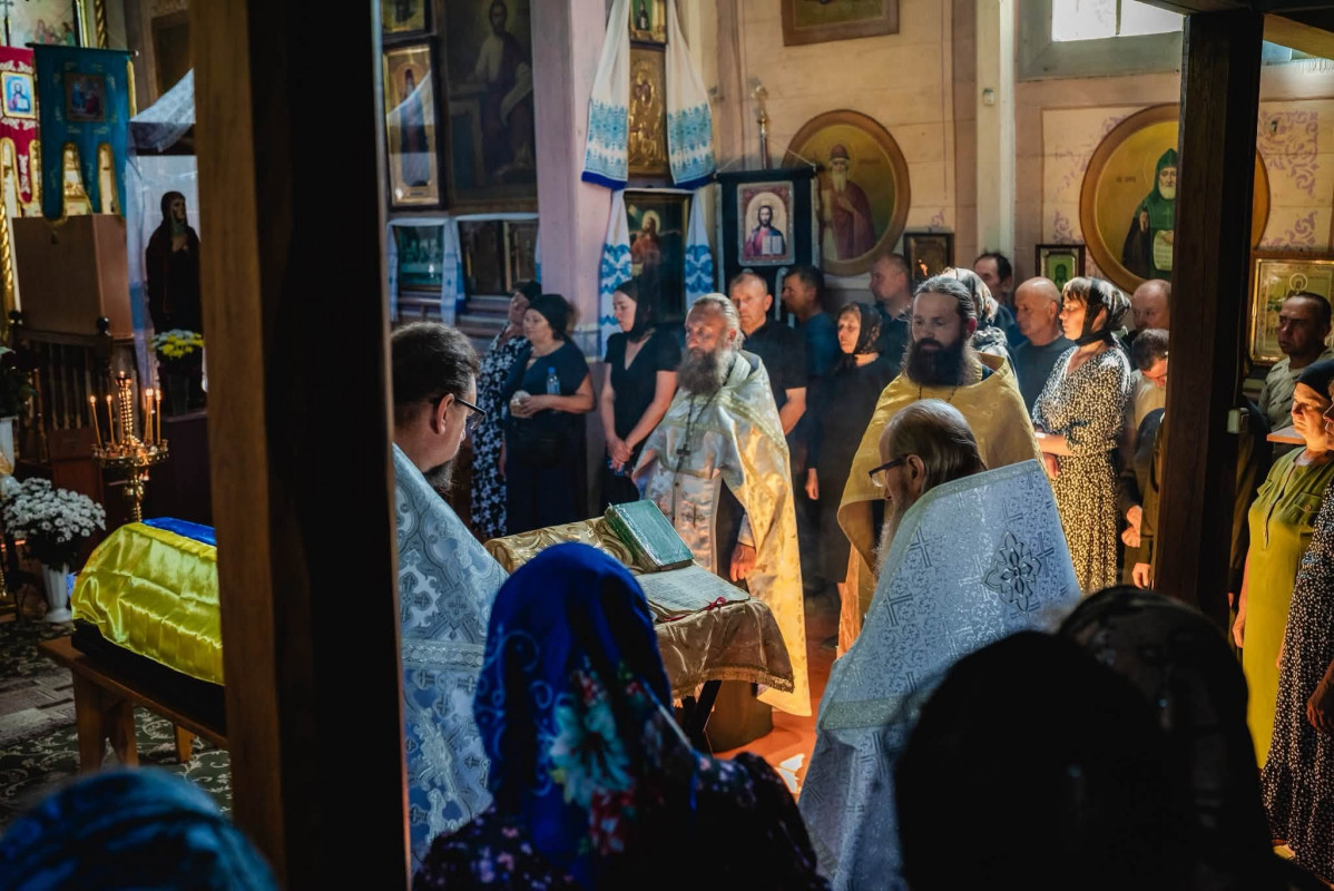 «На щиті» повернувся додому: на Волині поховали прикордонника Валентина Пірожика