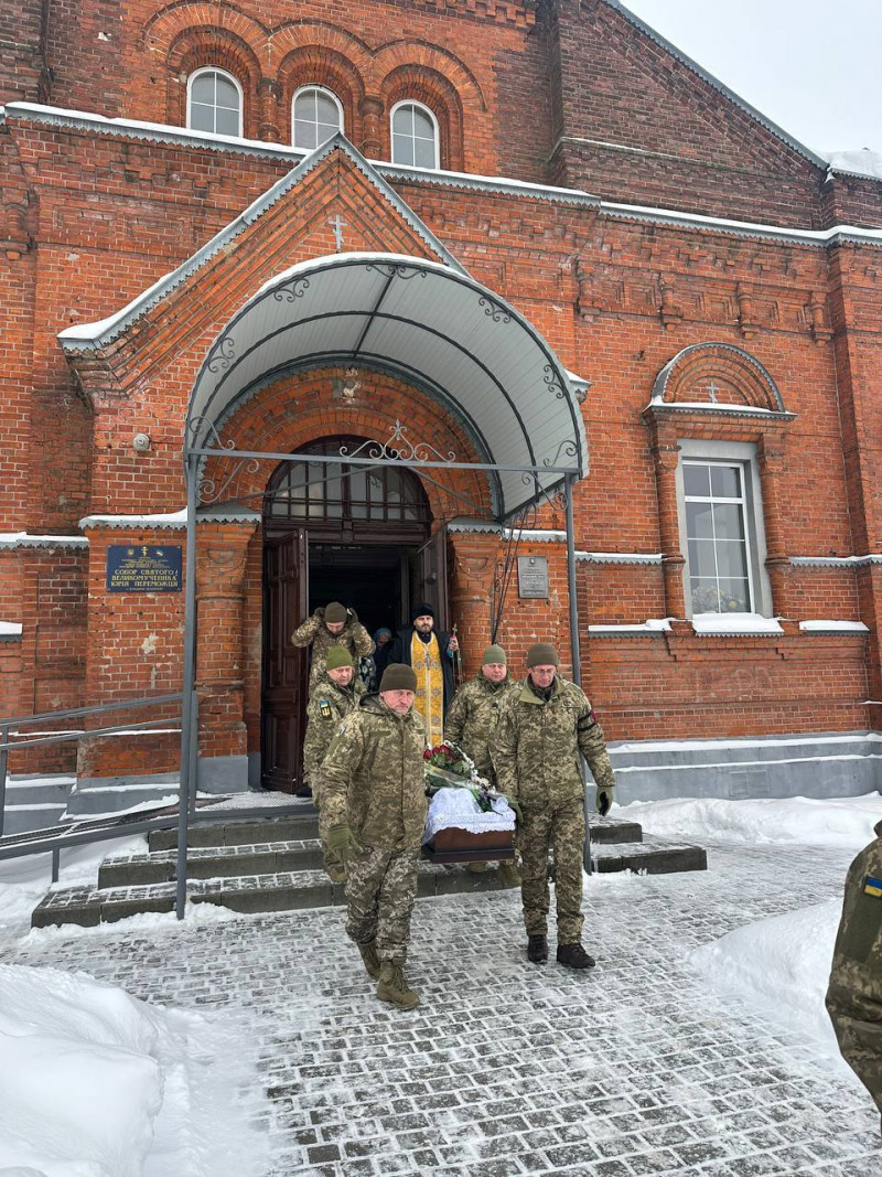 Зі сльозами та молитвою: Волинь провела на вічний спочинок воїна Андрія Велимця