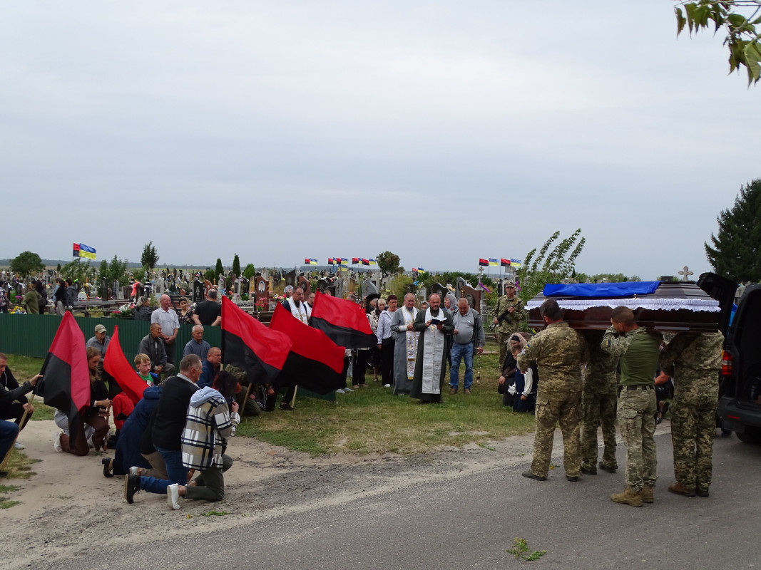 Ідентифікований за результатами тесту-ДНК: на Волині поховали Героя Володимира Олексюка